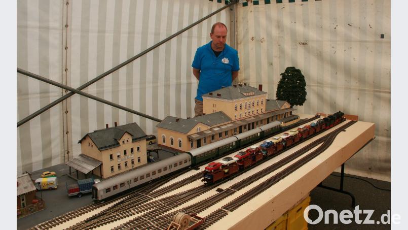 Der Wiesauer Bahnhof in Spur 0 war der unbestrittene Hingucker bei der Modellbahnausstellung am Nordgautag-Samstag in Wiesau. wro