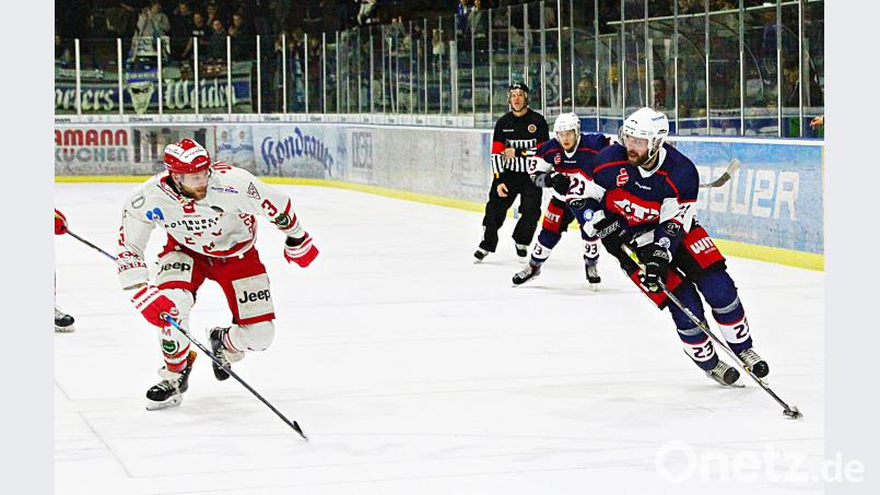 Die Blue Devils statten Verteidiger Maximilian Deichstetter (links im Trikot des TEV Miesbach) mit einem dreimonatigen Probevertrag aus. exb