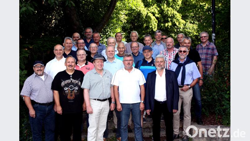 Nach 40 Jahren kommen viele Ehemaligen zum Klassentreffen der 10cK, dazu auch etliche Lehrkräfte, die damals unterrichtet hatten. R. Kreuzer