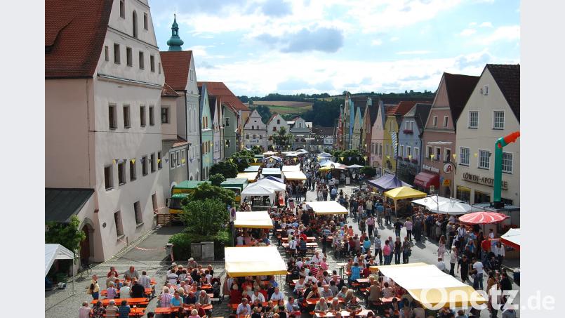 Während alle übrigen Festivitäten auf dem Areal bei der Stadthalle gefeiert werden, wird als einziges das große Jubiläums-Bürgerfest am Samstag, 21, Juli, auf dem Stadtplatz über die Bühne gehen. Dazu werden wieder Tausende Besucher erwartet. exb