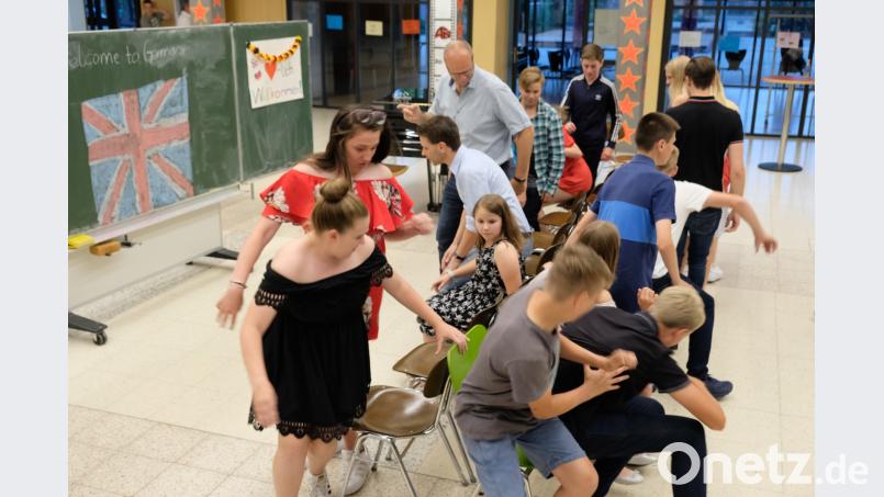 Geselligkeit und fröhliche Ausgelassenheit war Trumpf beim Bunten Abend in der Aula. do