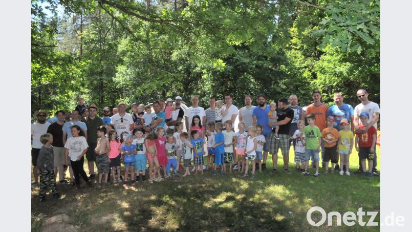 20 Väter und 40 Kinder verbrachten zwei Tage in der iydillischen Umgebung des Schwander Weihers. BEY