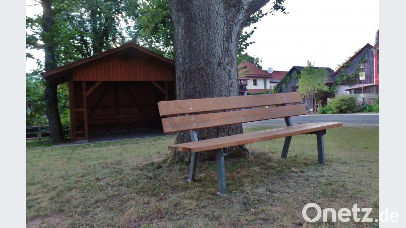 „Diese Bank passt dort nicht hin“, gibt die Sprecherin der FW-Fraktion, Elisabeth Streng ihr Missfallen zum Ausdruck, auch wenn es nur eine vorübergehende Lösung ist. br