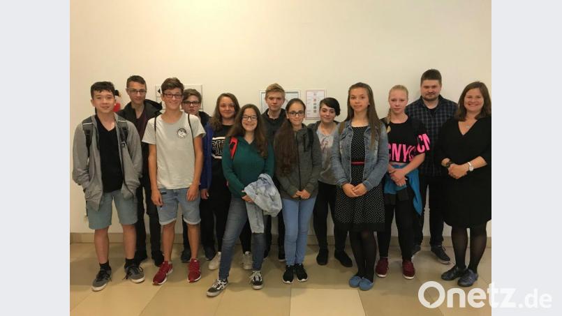 Die Mittelschüler beim Besuch in München. die damit Zeitgeschichte einmal anders erleben durften. exb
