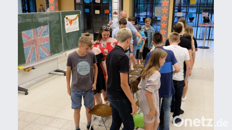 Geselligkeit und fröhliche Ausgelassenheit war Trumpf beim Bunten Abend in der Aula. do