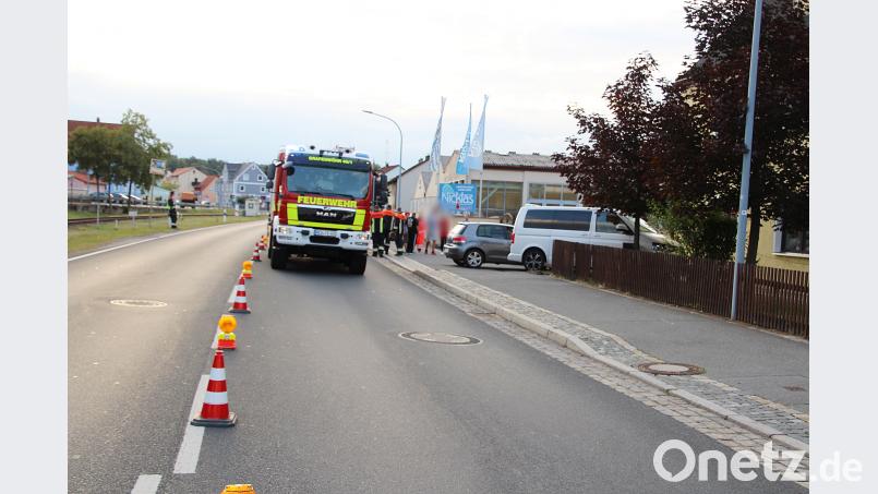 Unfall in Grafenwöhr: Das Auto bleibt im Vorgarten stehenn. jma