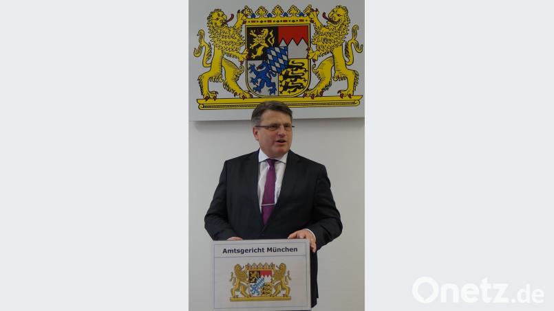 „Die Grundbuchumschreibungsstelle bringt auch neue Arbeitsplätze nach Oberviechtach und stärkt den ländlichen Raum“. weu