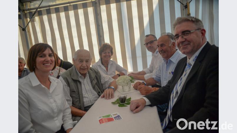 Josef Brunner, Erich Graßler und Marianne Donhauser blickten unter der Moderation von Thomas Graml, Vorstand Jürgen Zweck und seiner Stellvertreterin Christina Püschl auf die Geschichte des SV Raigering zurück. Andreas Brückmann