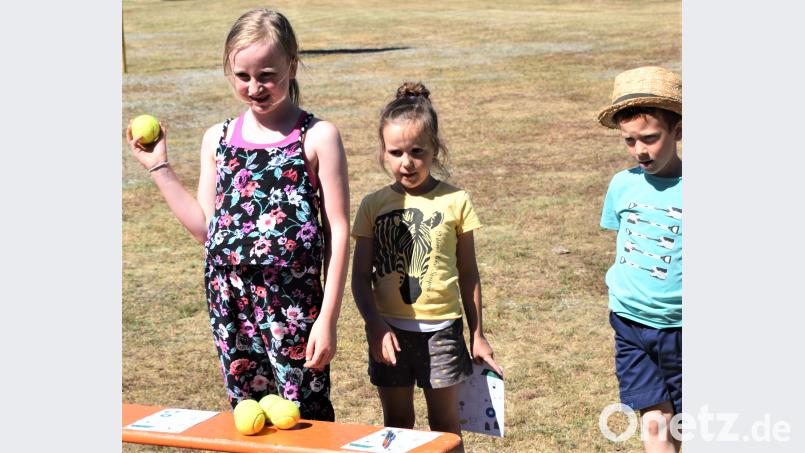 Möglichst viele Dosen müssen getroffen werden. rgr