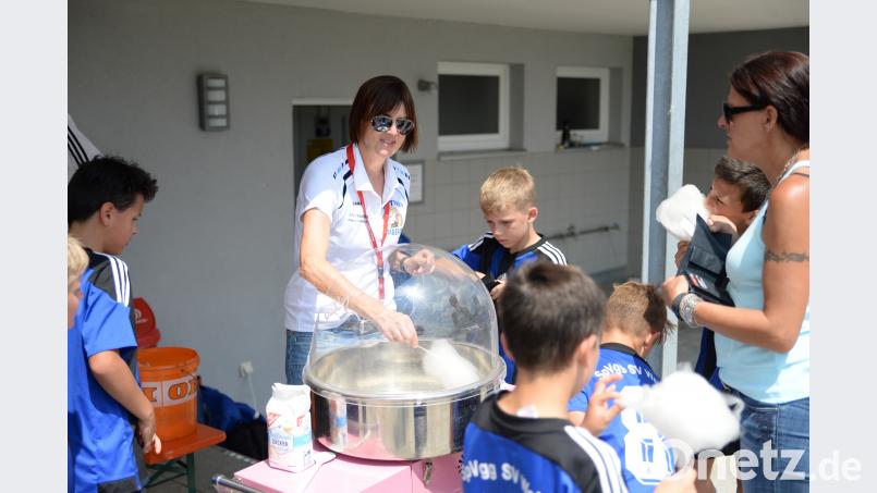 Die Zuckerwatte war heiß begehrt. brü