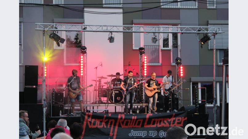 Die Windischeschenbacher Band "Rock'n Rolla Coaster" ist der richtigen Anheizer. adj