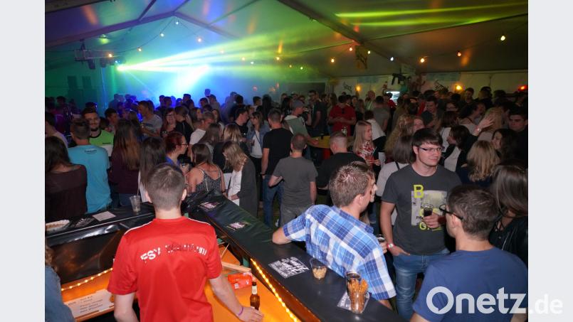 Die FSV-Beachparty zieht nicht nur das junge Publikum an. Man kann unter den Gästen auch so manch älteres Semester erblicken. fvo