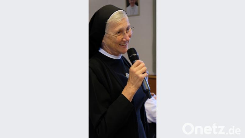 Schwester Ellen berichtet über ihr Wirken in Südafrika. le