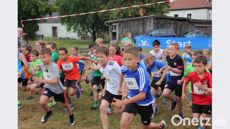 Fulminanter Start der Kids über 1600 Meter. kro