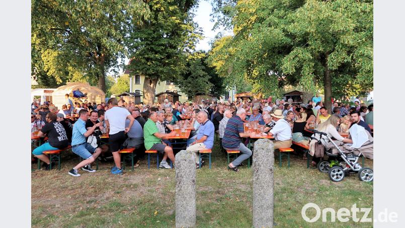 Ein beliebter Festplatz: Das ehemalige Schweinerondell am Ökonomiehof beherbergte beim Friedenfelser Bürgerfest viele Besucher. bsc