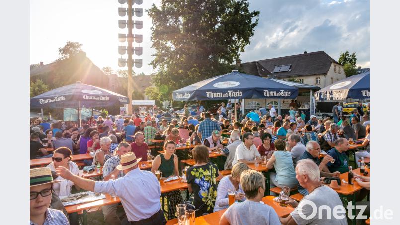 Bei herrlichem Sommerwetter war das Fischerfest schon am Samstagabend gut besucht. pml