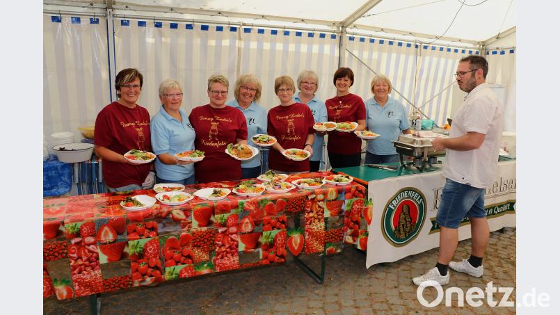 Für eine umfangreiche Essenvielfalt sorgten die Friedenfelser Vereine zum Bürgerfest. Die Fit und Gesundgruppe glänze mit einen einzigartigen Salatbüfett bsc
