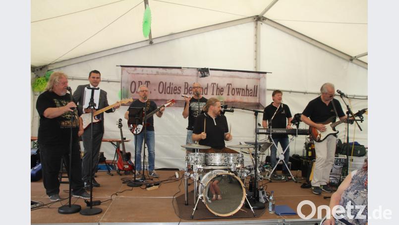 Die Band "O.B.T." mit Landrat Thomas Ebeling an der E-Gitarre. frd