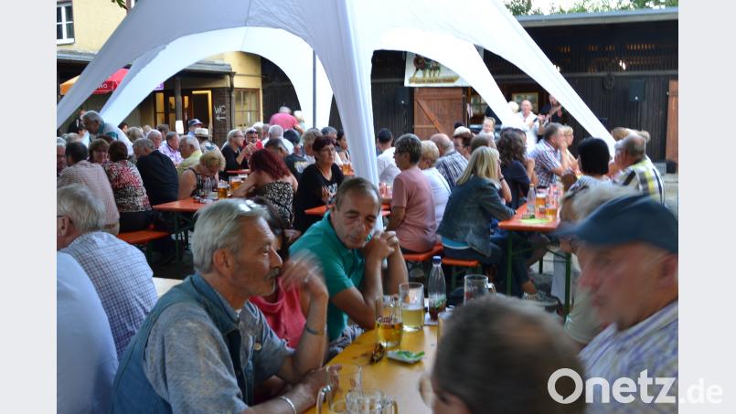 Gut besucht ist das Sommernachtsfest in der städtischen Freizeitanlage. hcz