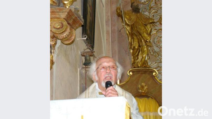 Pater Franz Sigmund ist aus Münster in Westfalen angereist, um den Heimatgottesdienst als Ehemaliger mitzufeiern. fjo