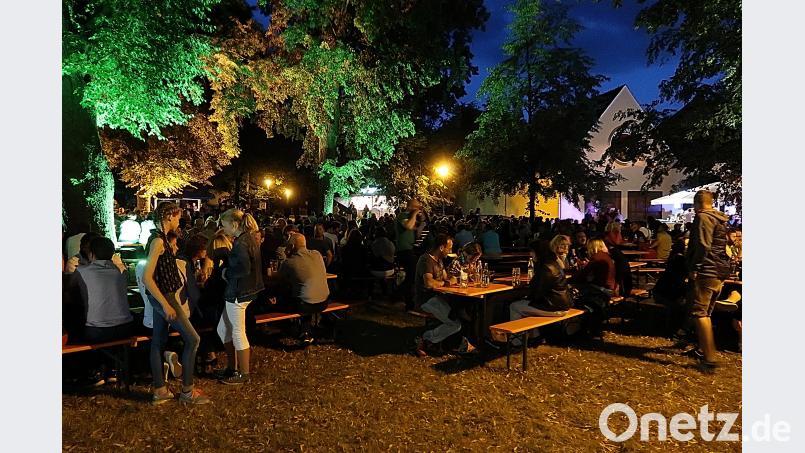 In der lauschigen Sommernacht ließ es sich gut feiern beim Bürgerfest. bsc
