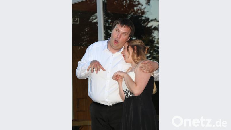 Zur Erheiterung trugen Marion Klausfelder und Marius Pöhnlein mit dem „Duett zweier Katzen“ bei. rpp