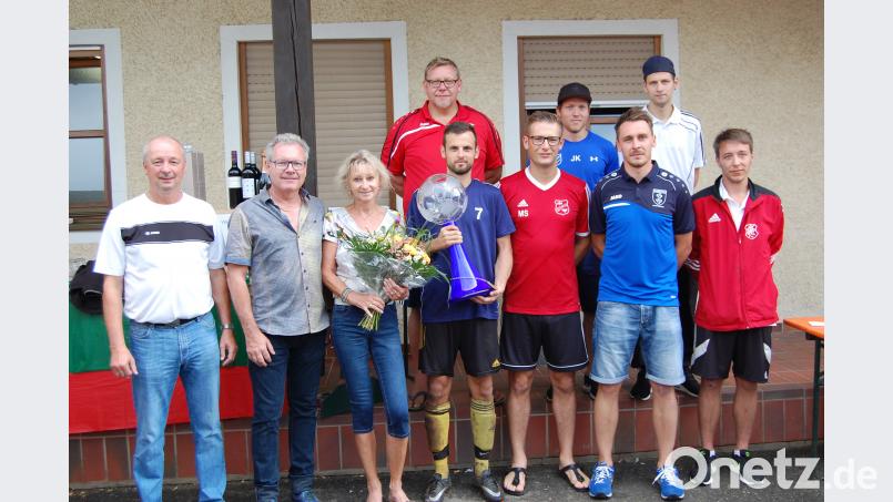 Sieger des diesjährigen Kälte-Grohmann-Wanderpokals wurde erstmals der SV Waldau. Die teilnehmenden Mannschaften erhielten Geldpreise oder Gutscheine. grm