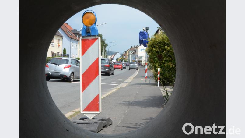 Und wieder schauen die Autofahrer in die Röhre: Von der Hammerweg-Brücke bis zur Mozartstraße bleibt der Hammerweg bis kurz vor Weihnachten gesperrt. Bild: Schönberger Gabriele Schönberger