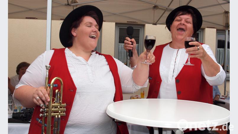 Unverwechselbar die Wildecker Herzbuben (Simone Trepesch und Irmi Meier) mit ihrem Hit „Herzilein.“ sön