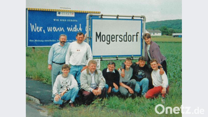 Vor 24 Jahren reiste eine Gruppe aus Mockersdorf nach Österreich nachdem sie von dem Namensvetter ihres Wohnortes gehört hatten. Vordere Reihe: Armin Hofmann, Hermann Gmelch, Wolfgang Brandl, Klaus Deubzer, Michael Dötsch, Stefan Walter. Hintere Reihe: Karl Pühl, Hermann Leiter und Markus Walter. ow