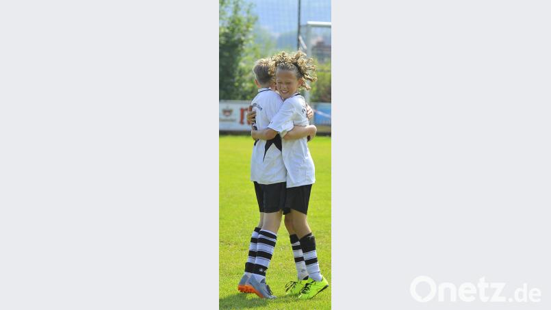 Sommerturniere der D-und E-Junioren mit Mädchenmannschaften beim TSV Theuern. zg