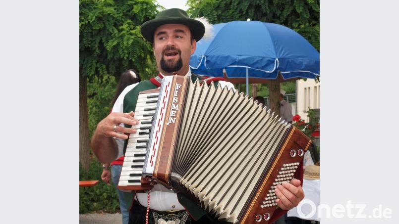 „Anneliese, ach Anneliese, warum bist du böse auf mich …“ sang Markus Gais und spielte viele vertraute Melodien. sön
