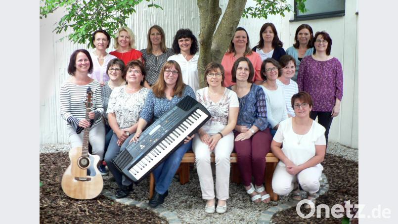 Das Ensemble möchte den Menschen in der Pfarrei besondere Augenblicke bescheren. Auch für die Sängerinnen selbst gab es bisher – und hoffentlich auch künftig – viele Augenblicke, die den Alltag bereichern und Freude machen. Aus diesem Gedanken heraus wurde der Chorname „Augenblicke“ gewählt. Das fünfjährige Bestehen wird mit einem Konzert gefeiert. lep