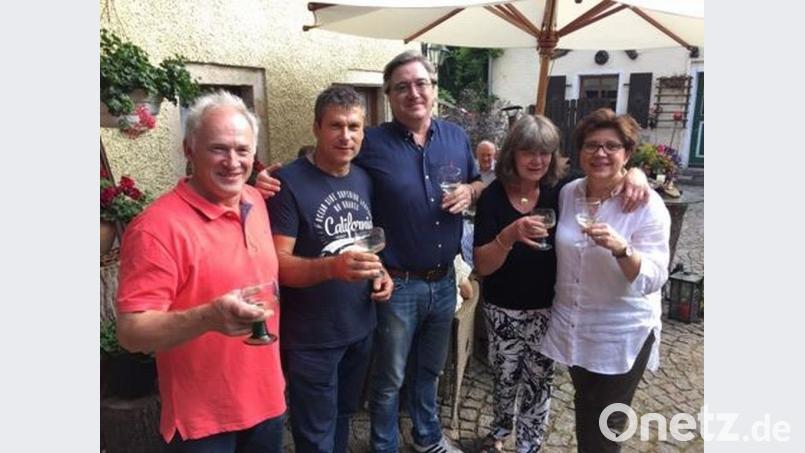 Kroatischer Weinabend mit (von links) Heribert Lindner, Milenko Matic, Rolf Georg Rupp, Lilly Lindner und Danka Bodensteiner. we