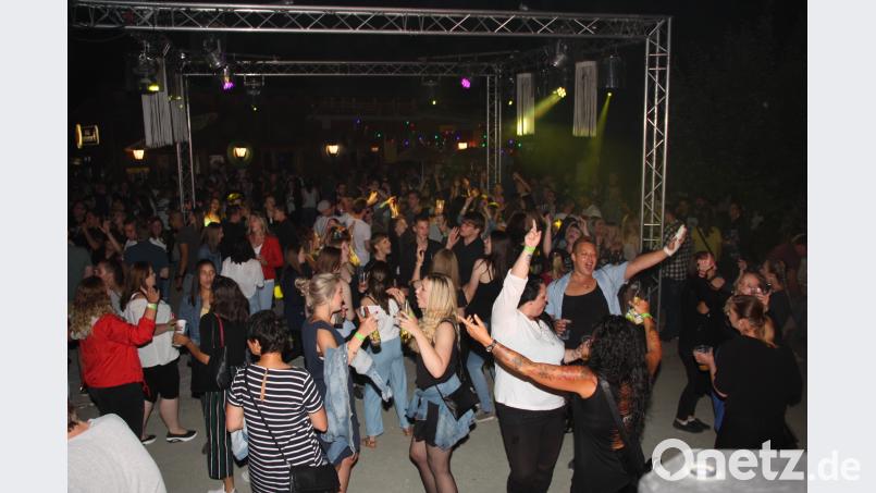 Abtanzen konnten die Gäste am gut gefüllten Haislstrand am Samstag adj
