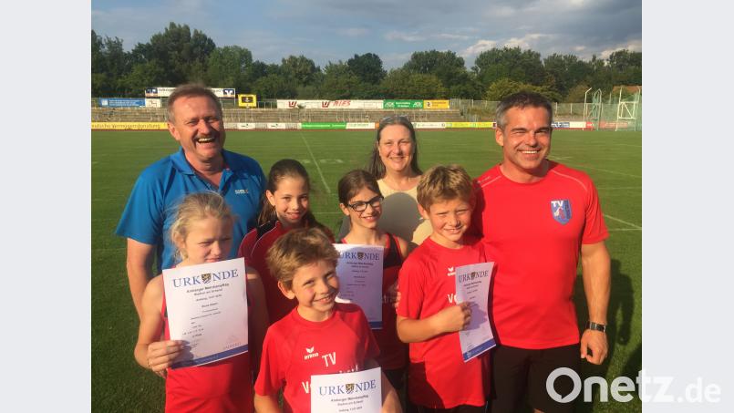 Die Leichathleten des Turnvereins sin dwieder sehr erfolgreich. Vorsitzender Klaus Nigg (links) ist hocherfreut über den Nachwuchs. Michael Brunner (rechts) als neuer Trainer bringt Aufschwung in die TV-Abteilung. dob
