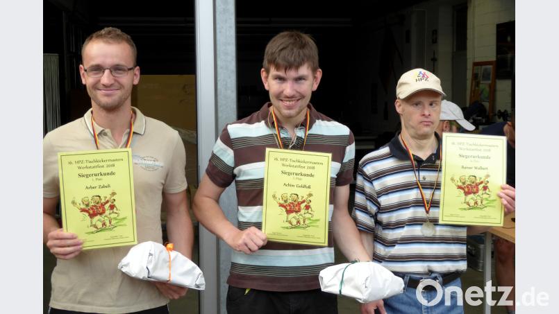 Die Sieger des Kickerturniers (von links): Arber Zabeli (Erster), Achim Goldfuß (Dritter) und Rainer Walbert (Vierter) fsb