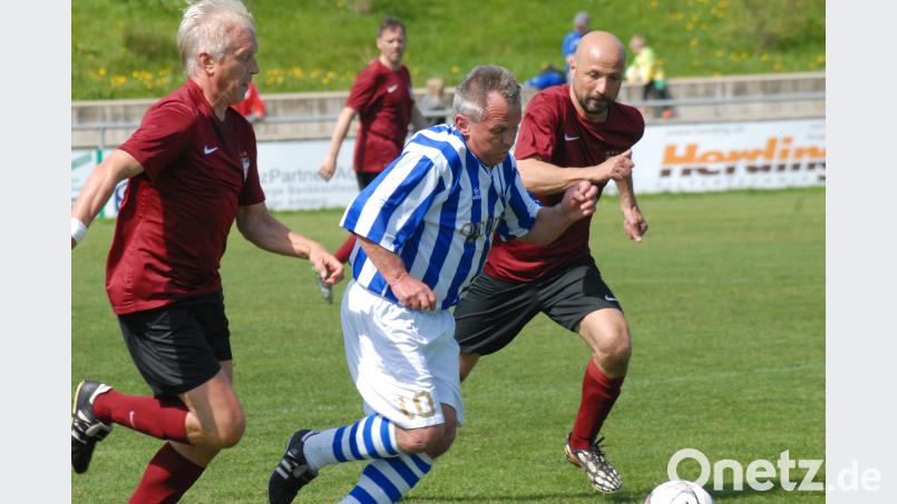 Bei der Bayerischen Meisterschaft der B-Senioren und dem Ü50-Landesfinale in Raigering vergangenes Jahr machte der SV Raigering (hier Gerd Donhauser in blau/weiß) eine gute Figur. Ziegler