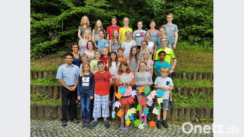 Viel Spaß hatten die Friedenfelser „Lausbuben Gottes“ und Pfarrer Joseph (vorne links) beim Ministrantenwochenende in Niederbayern. Bereits vor der Heimreise wurde eine Wiederholung im nächsten Jahr eingeplant. BSC