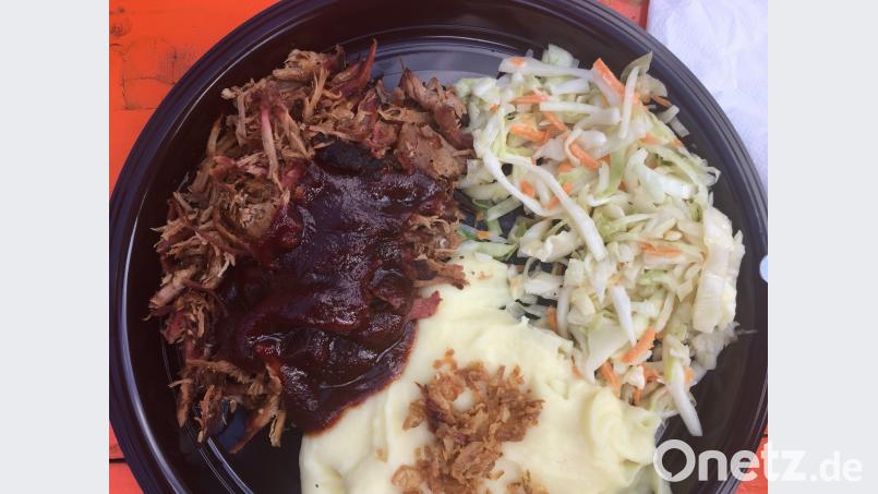 Pulled Pork mit Kartoffelstampf und Krautsalat war ein Spezialität des Abends. rpp