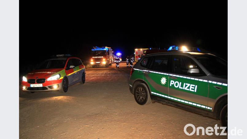 Nach Auskunft der Polizei Neutraubling überschlug sich auf den Feldweg eine 19-jährige Fahrerin mit ihrem Auto mehrmals Auer, Alexander