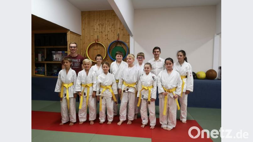 Nach mehr als zwei Stunden Prüfung, haben die jungen Sportler ihren Gürtel erhalten. Helga Powalla/exb