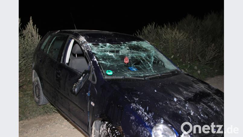 Nach Auskunft der Polizei Neutraubling überschlug sich auf den Feldweg eine 19-jährige Fahrerin mit ihrem Auto mehrmals Auer, Alexander