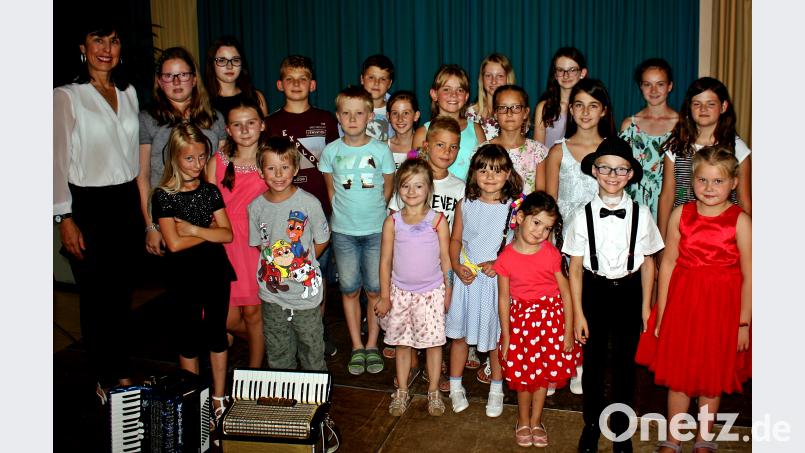 Musikalische Früherziehung und harmonische Klaviereinsätze präsentieren die Musikschüler von Lilia Gette im Maria-Seltmann-Haus. R. Kreuzer