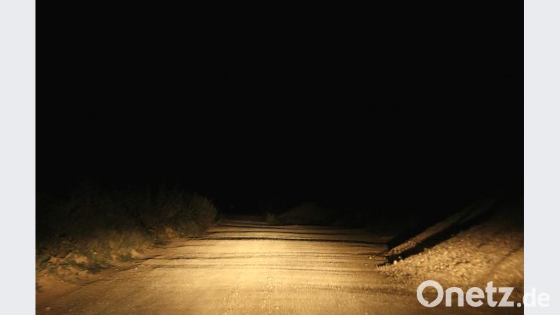 Nach Auskunft der Polizei Neutraubling überschlug sich auf den Feldweg eine 19-jährige Fahrerin mit ihrem Auto mehrmals Auer, Alexander