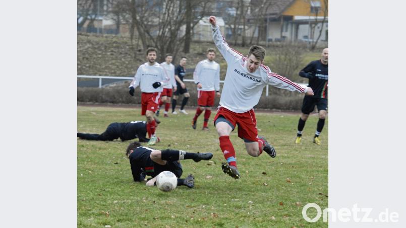 Lars Saller in der Saison 2014/15 im Trikot der SpVgg Wiesau: Nach einem zweijährigen Gastspiel beim TSV Konnersreuth kehrt Saller nach Wiesau zurück. gb