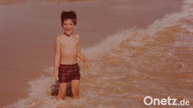 David Antunes in seiner Kindheit in Portugal, dem Heimatland seiner Eltern. Am Montag, 23. Juli, strahlt der BR eine Sendung über Kindheitserinnerungen an die Ferien aus. Gedreht wurde auch in der Oberpfalz. BR/Antunes