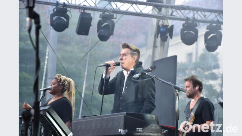 Bryan Ferry (Mitte) bei den Regensburger Schlossfestspielen. we