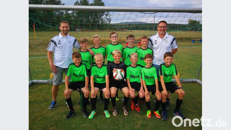 Die U11 E-Junioren um Trainer Stephan Sorger (rechts) und Markus Schäffner (links) sind Hoffnungsträger des ASV. Auch sie können beim Sportfest zeigen, was sie drauf haben. hai