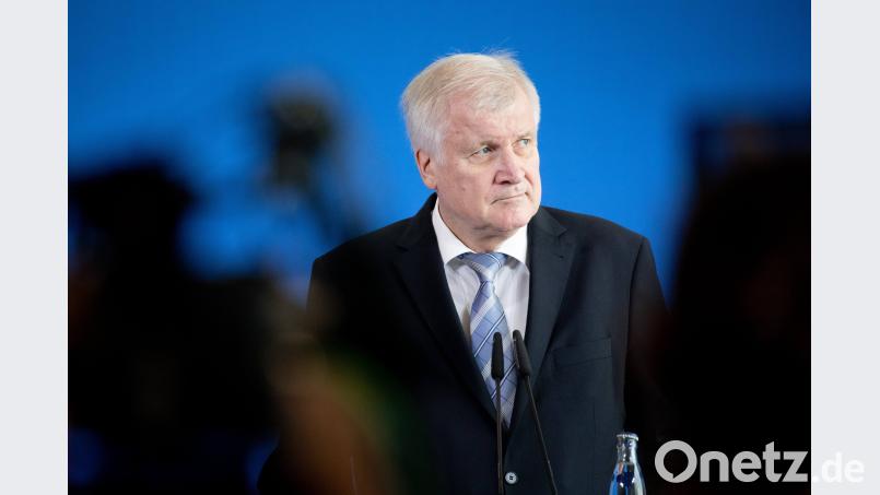 Seehofers Partei, die CSU, ist vor der Landtagswahl weit von der absoluten Mehrheit entfernt. Kay Nietfeld